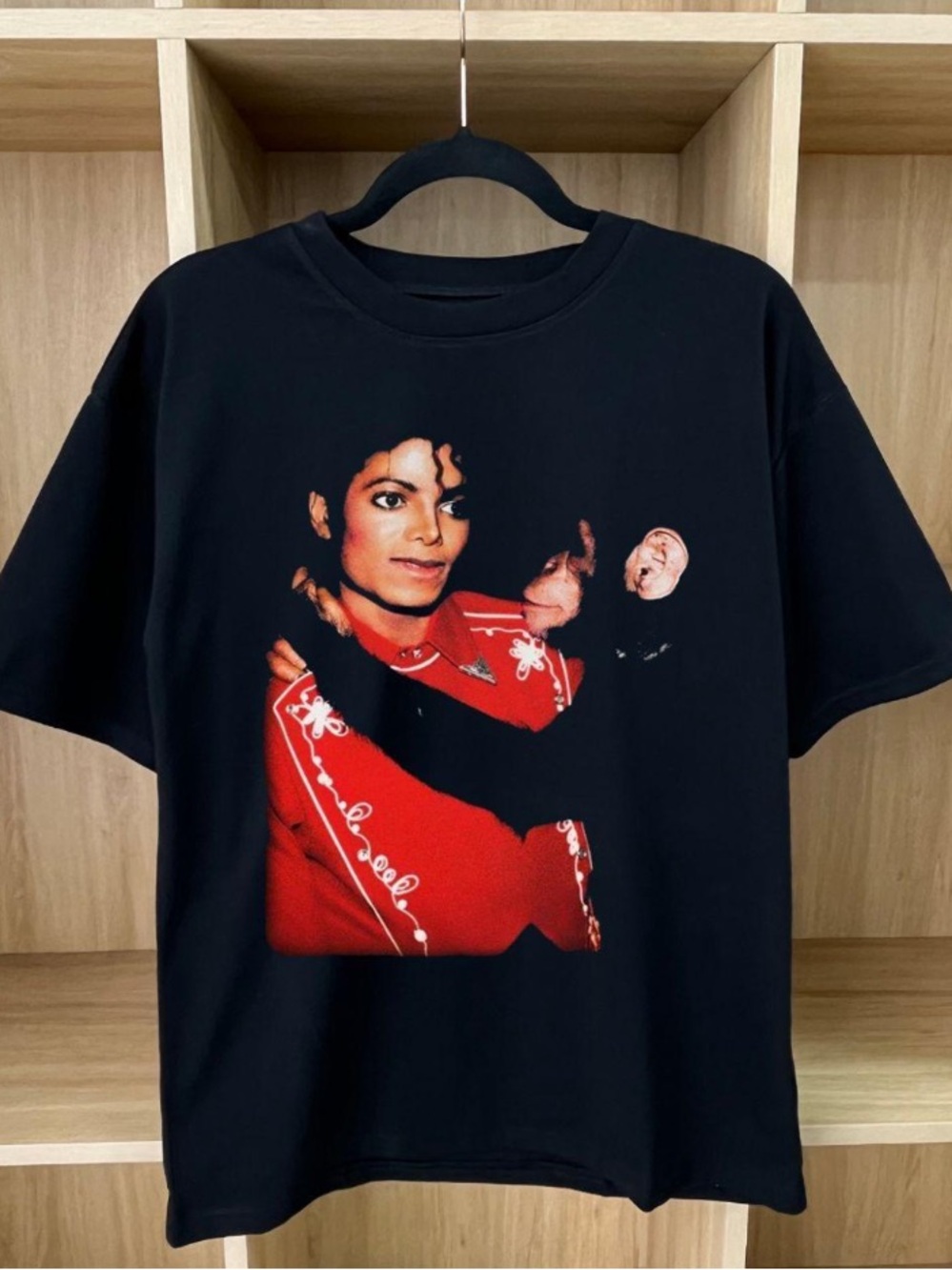 Michael Jackson holding gorilla photo black T-shirt